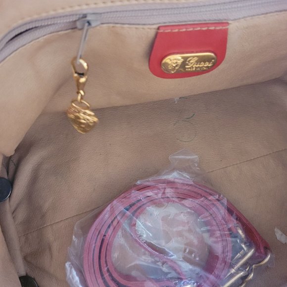 Authentic Red Gucci bag. - Picture 5 of 6